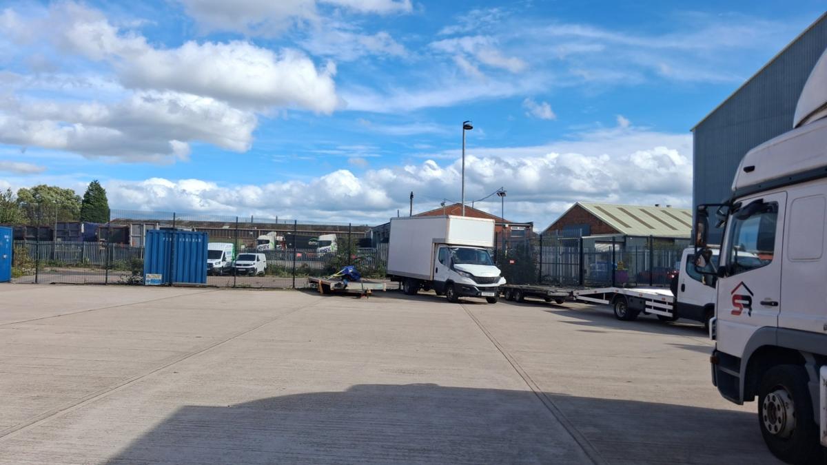 4 Bedroom House Move Into A Storage Unit – photo 2